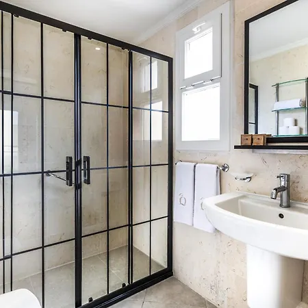 Отель Unique Golf And