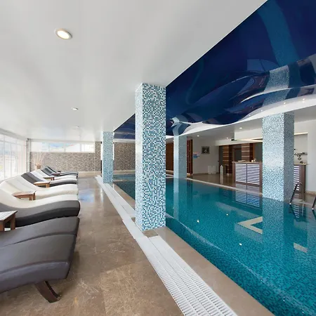 ホテル Unique Golf And 5*